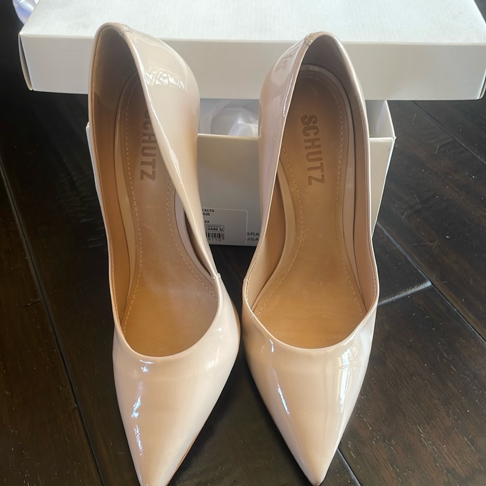 Schutz Bellini (beige) Caiolea patent leather heels pumps 6.5